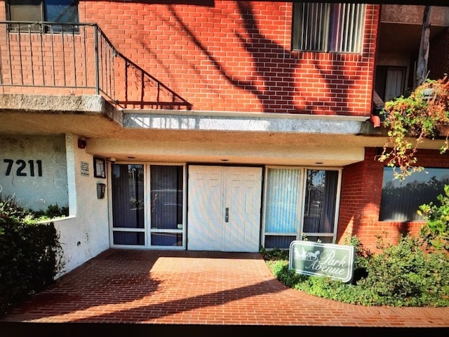 Building Photo - 7211 Cozycroft Ave