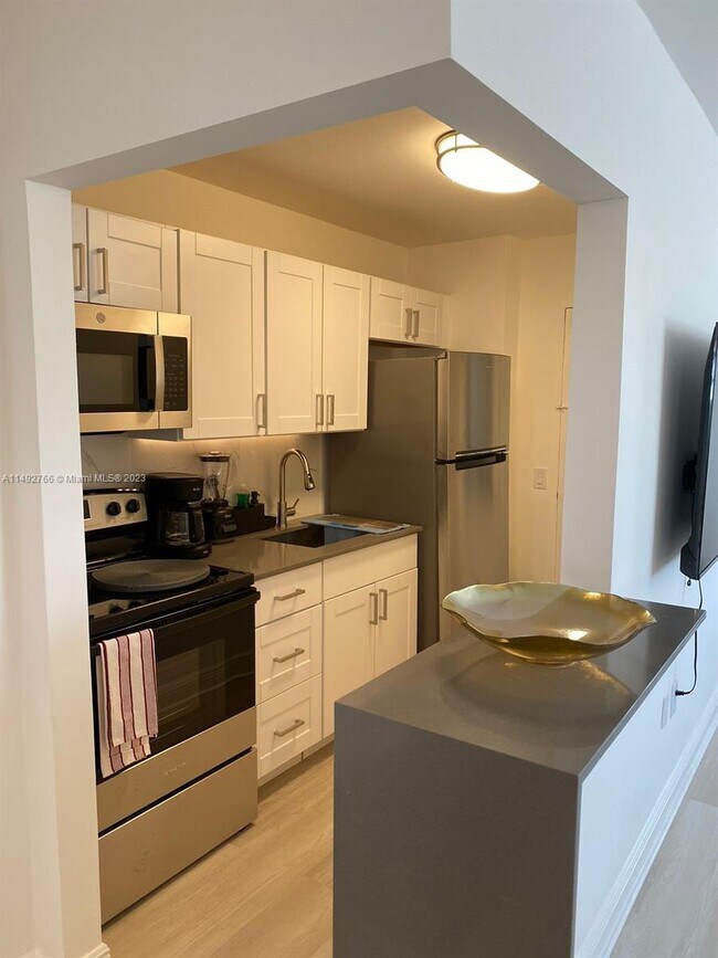 Foto del edificio - 7904 West Dr