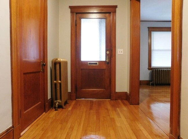 Building Photo - 34 Maple St