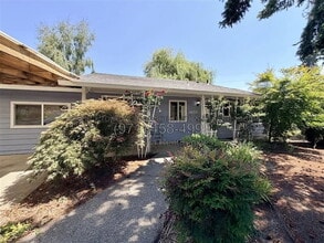 Building Photo - 4670 SW 160th Ave