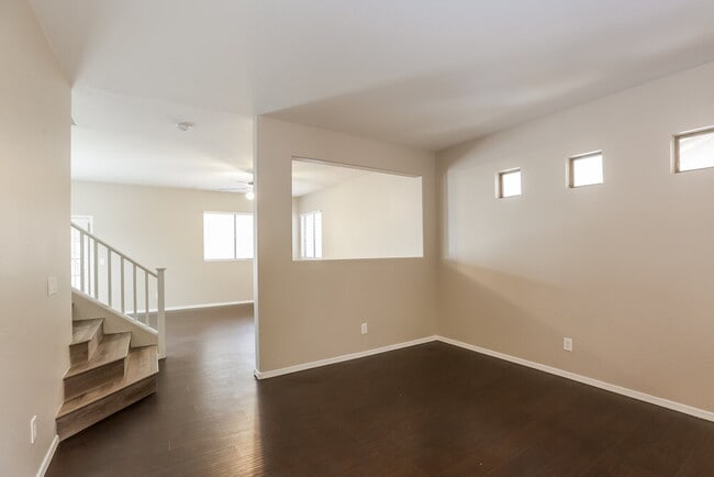 Building Photo - 1341 E Dunbar Dr