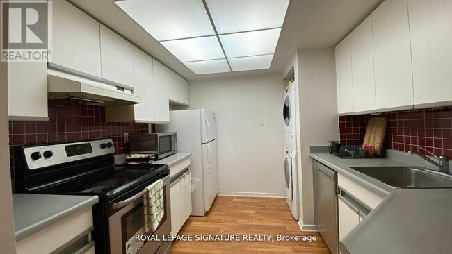 Building Photo - 1001 Bay St.