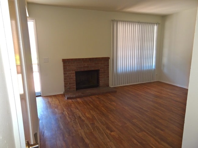 Building Photo - 5250 Colodny Dr