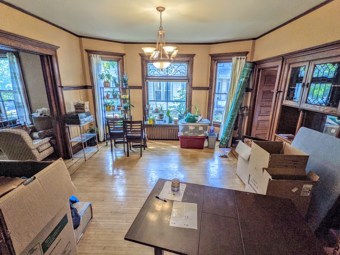 Foto principal - 2432 Elliot Ave