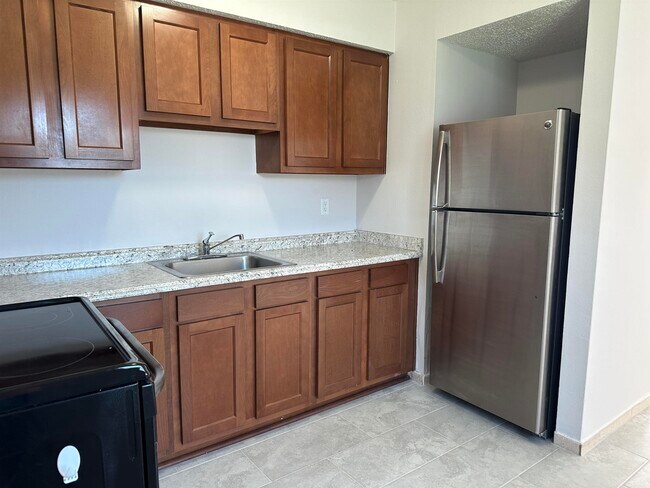 Building Photo - 280 Sunset Dr