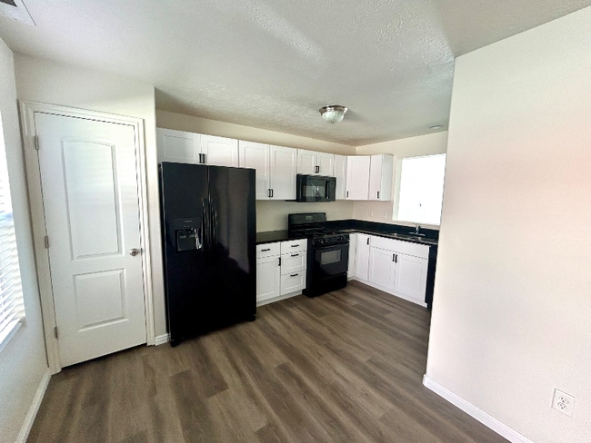 Building Photo - 3414 S Carrick Dr