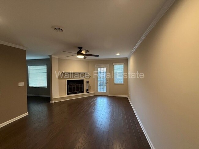 Building Photo - LOVELY 3 BEDROOM TOWNHOUSE IN NORTHSHORE V...