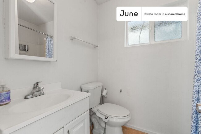 Foto del edificio - Private bedroom in 7 bed/3 bath Home