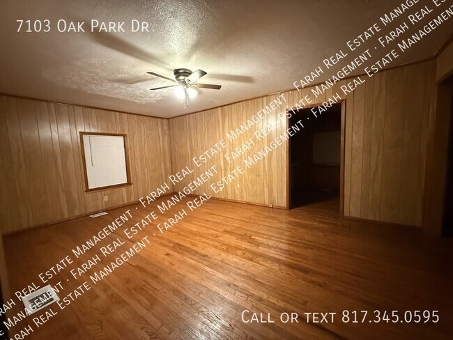 Foto del edificio - 7103 Oak Park Dr