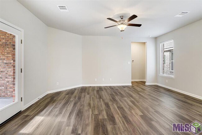 Building Photo - 1126 Foxtail Dr
