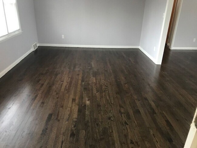 Building Photo - Ward Parkway Duplex Home with 2 Car Garage