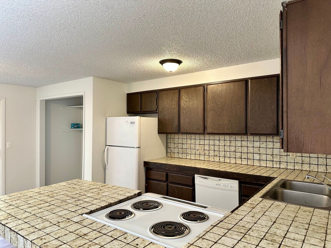 Spacious 3bdrm, 1bath Apt in Moyina Heights Townhome Rentals in