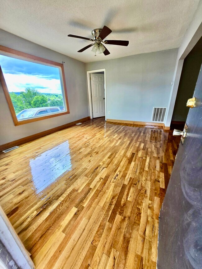 Building Photo - 306 Joel Bentley Way