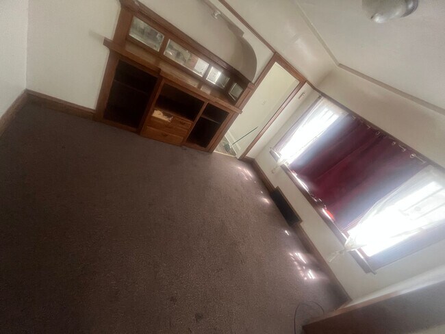 Foto del edificio - Spacious 2Bedroom Lower Duplex