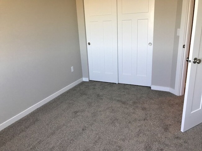 Building Photo - Lovely Townhome in the Cimarron Terrace To...