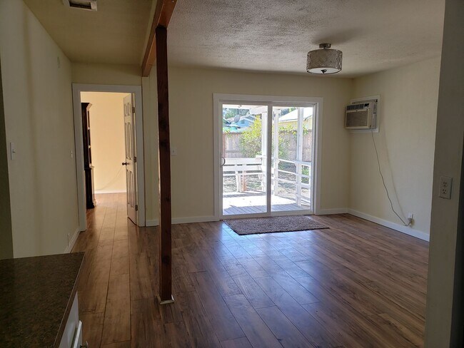 Foto del edificio - 12509 Oak St