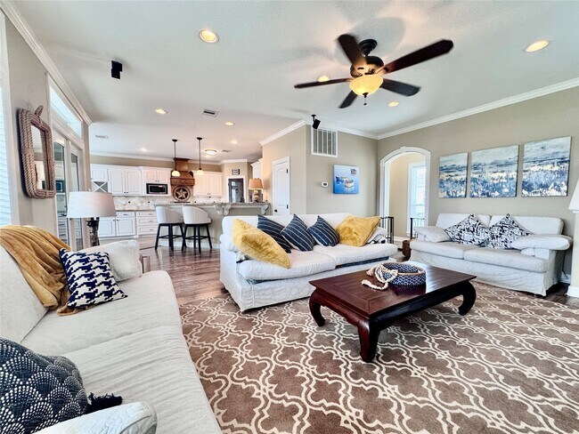 Building Photo - 1177 Sailfish St