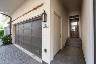 Building Photo - 4031 Bellefontaine