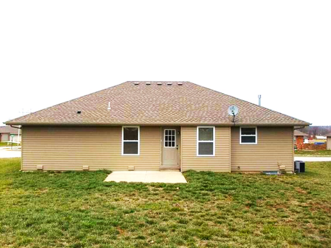 Building Photo - Great Nixa Location!