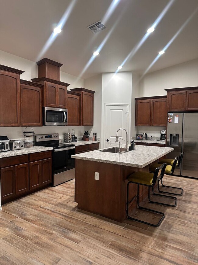 Foto del edificio - 3bed/2bath ALL tile home built in 2024