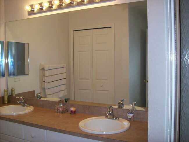 Foto del edificio - 4/2 Pool home all tile