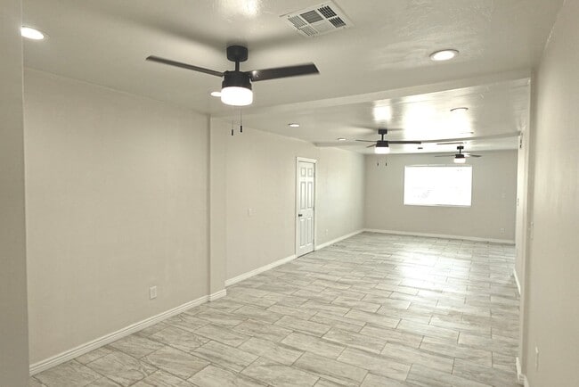 Building Photo - 8102 N 30th Dr