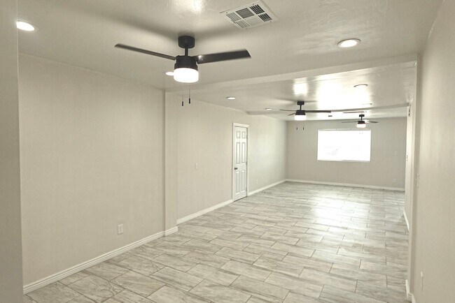 Foto del edificio - 8102 N 30th Dr