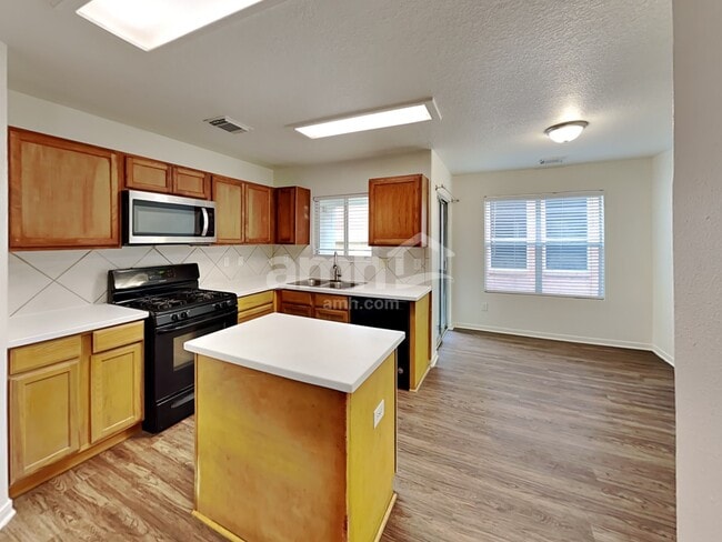 Building Photo - 12123 Landsdown Ridge Way