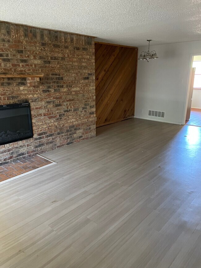 Building Photo - 818 Hercules Ln