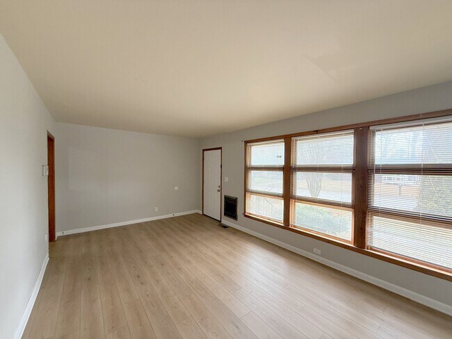 Foto del edificio - 2106 NW Sullivan Rd