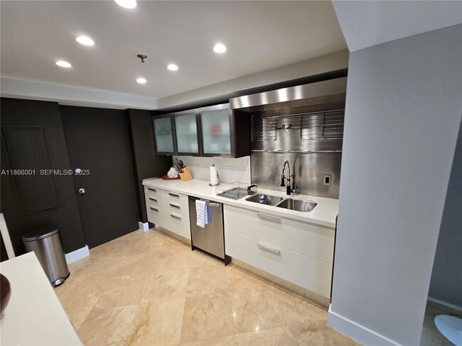 Building Photo - 11113 Biscayne Blvd