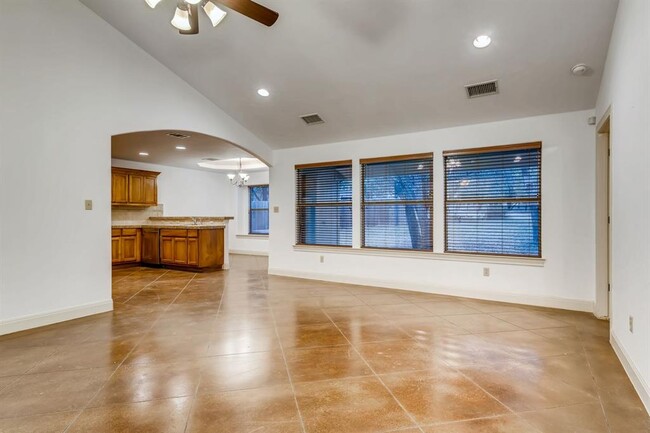 Foto del edificio - 300 Venture Blvd S