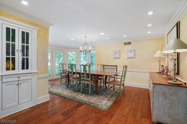 Building Photo - 37 Pine Grove Ave