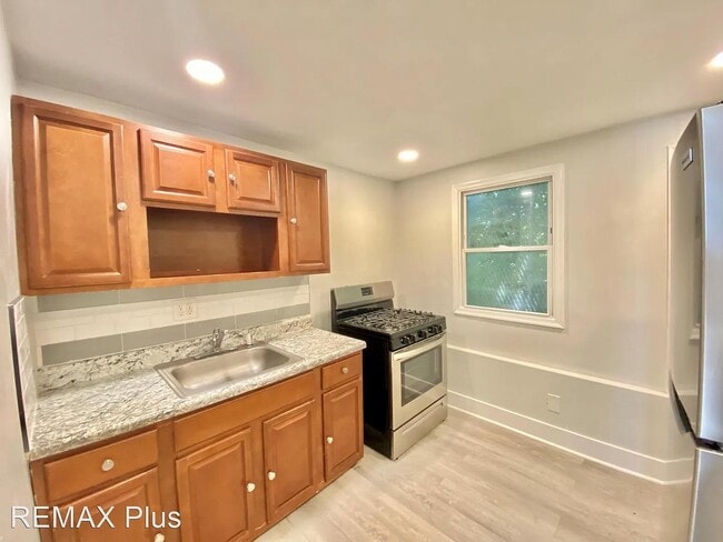 Building Photo - 2769 Helen St