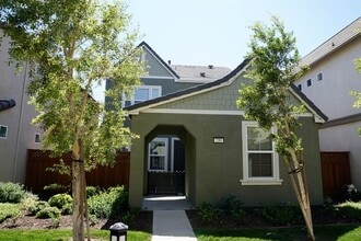 Building Photo - 239 W Santa Cruz Way