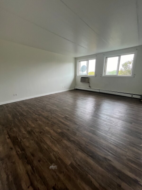Building Photo - 5011 Valley Ln