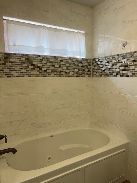 Building Photo - 3019 Cloverdale Dr