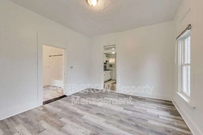 Building Photo - 2219 Hovey St