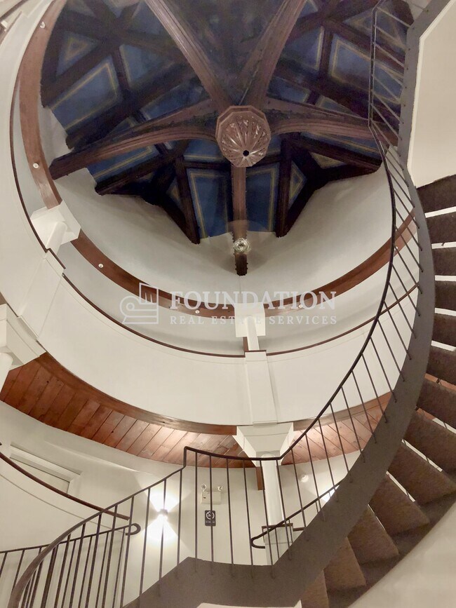 Building Photo - 17 Bow St