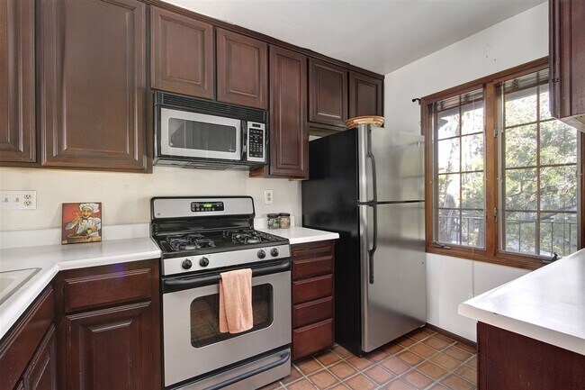 Foto del edificio - Prime La Jolla Location – Pool, Tennis & Village Living at Your Doorstep