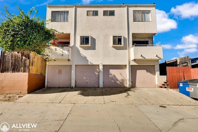 Foto del edificio - 2 Bed/2 Bath Talmadge Townhome with Garage