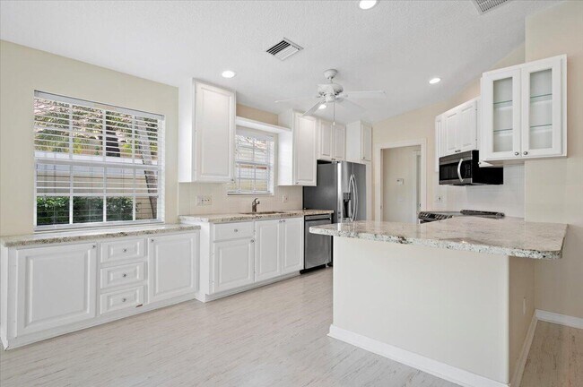 Building Photo - 651 Hudson Bay Dr
