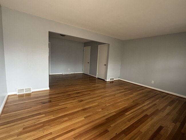 Photo - 125 Greenbriar Rd House