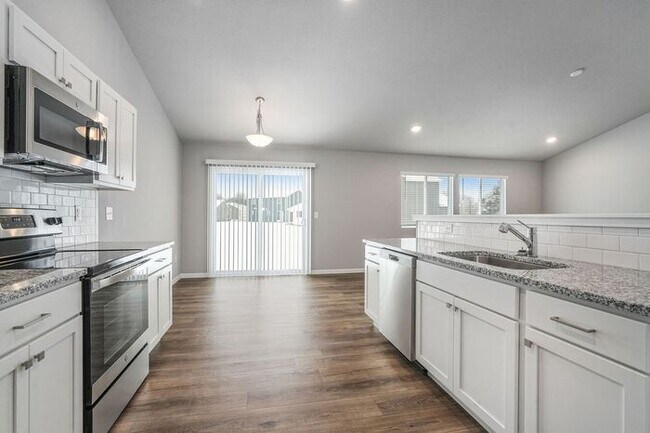 Building Photo - 3515 Welden Dr SW