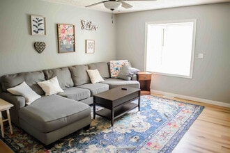 Building Photo - 264 Oak St