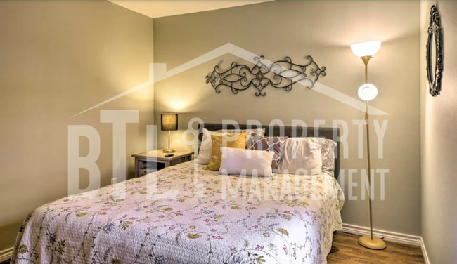 Building Photo - Great Walk-In Unit!