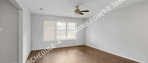 Foto del edificio - 2323 Grindstone Ln