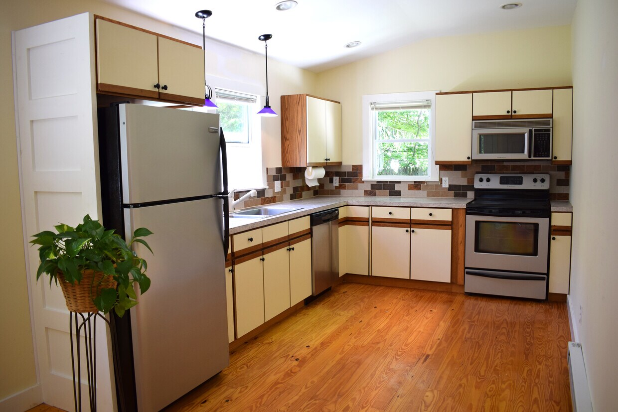 171 Summit Ave, Pocono Summit, PA 18346 House Rental in Pocono Summit