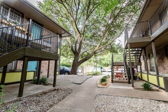 Building Photo - 7685 Northcross Dr