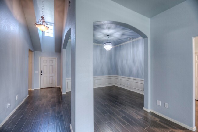 Building Photo - 4527 S Narcissus Ave